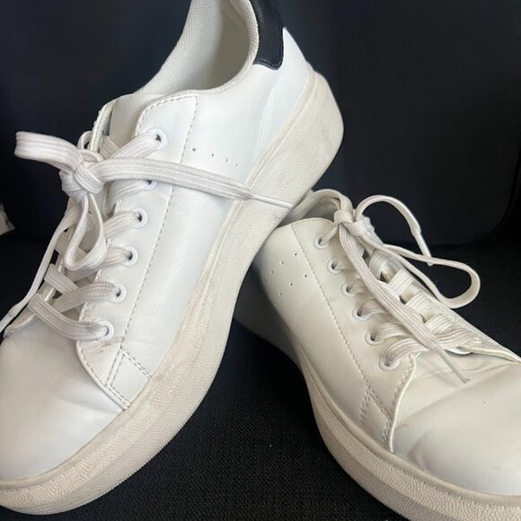 Time and Tru White Chunky Lace Up Athletic Tennis Sneaker Shoes Size 9 - Picture 1 of 16